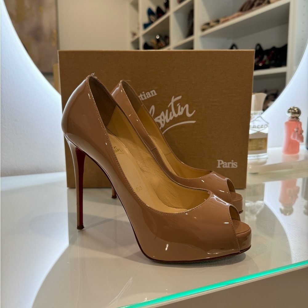 Christian Louboutin Very Prive Peep Toe 36